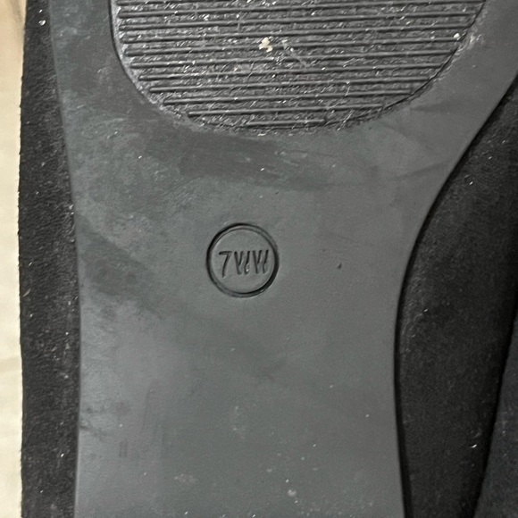 SOLD EUC faux suede rhinestone bow pointed toe ballet flats - Picture 2 of 3